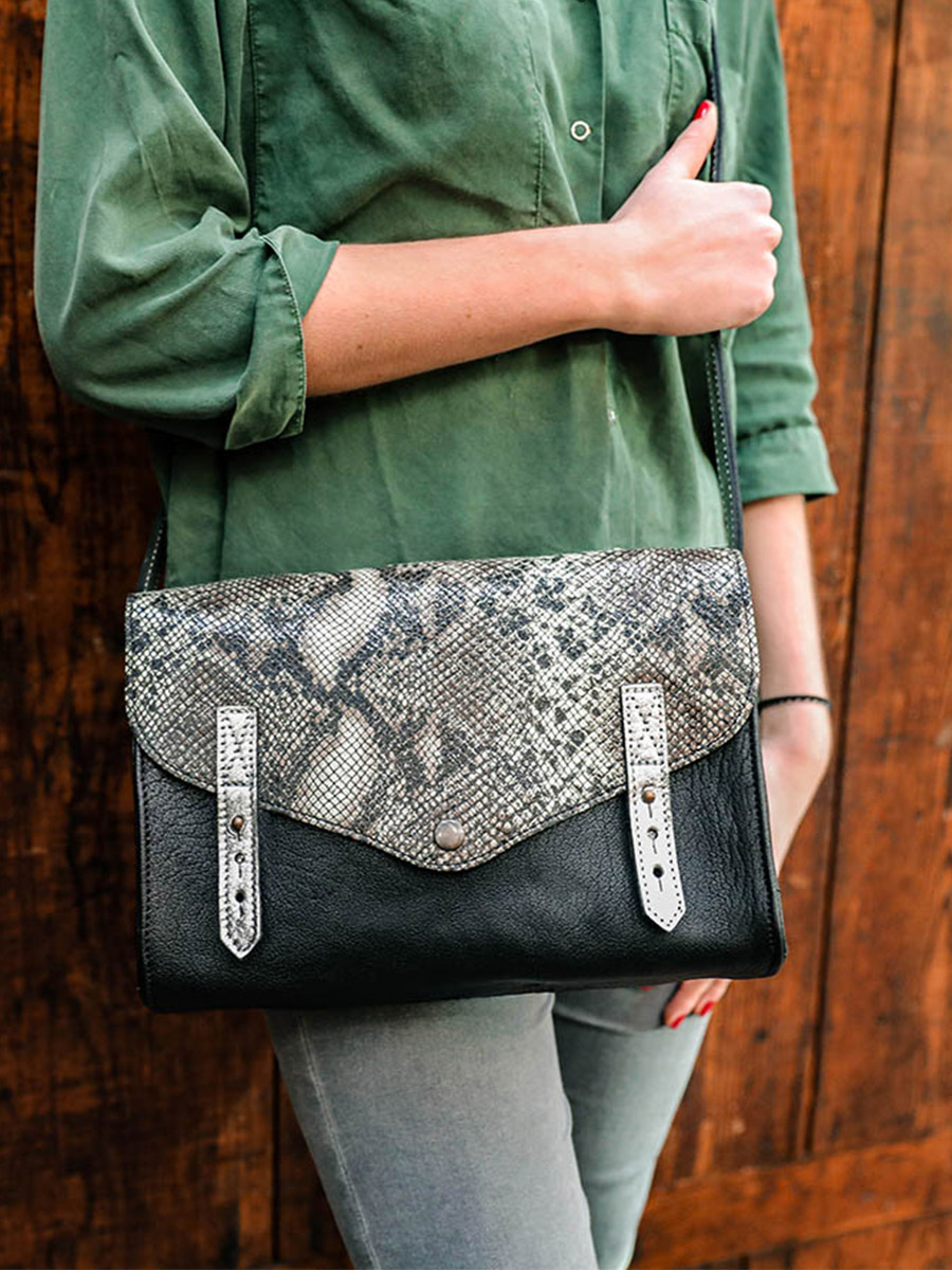 foto-portafoglio-borsa-a-tramoggia-in-pelle-donna-argento-nero-lindispensable-python-argento-nero-paul-marius-w08-p-s-b