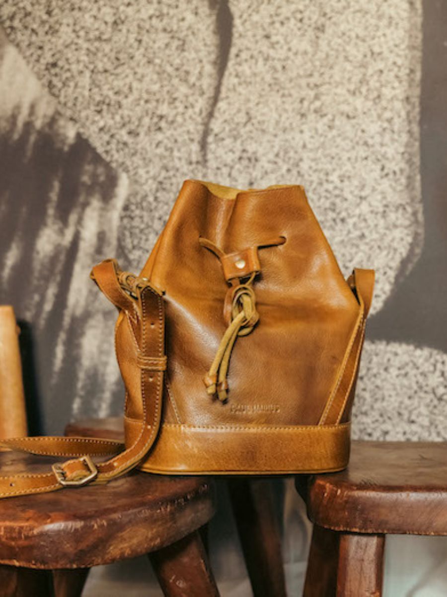 foto-vista-posteriore-borsa-a-secchiello-in-pelle-donna-marrone-laumoniere-miele-olio-paul-marius-w102-ody