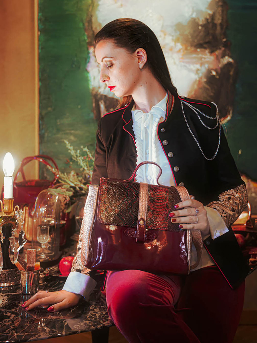 foto-portafoglio-borsa-a-tramoggia-in-pelle-donna-lecorneille-passion-paul-marius-w23-pa