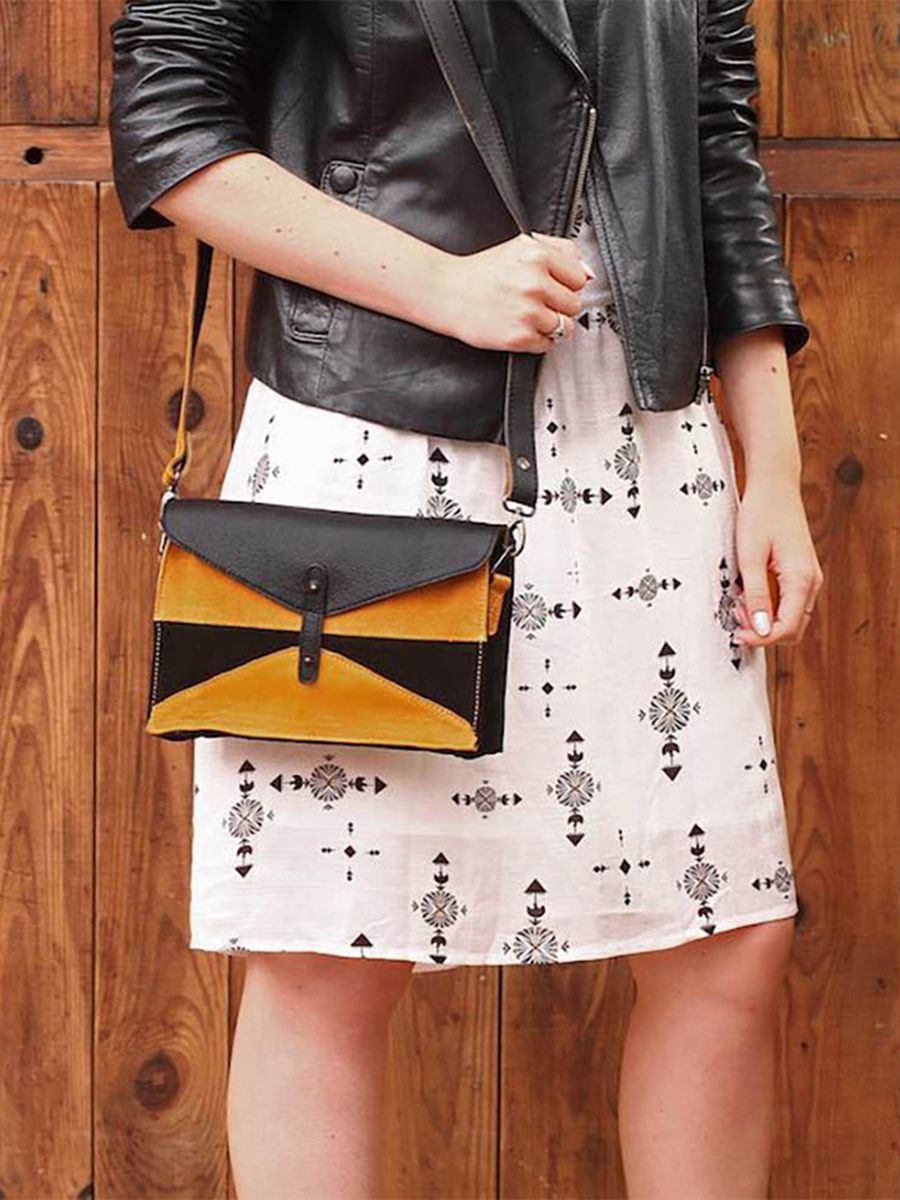 foto-vista-frontale-borsa-a-tramonto-in-pelle-da-donna-nera-lepapillon-noir-safran-paul-marius-w09-b-y