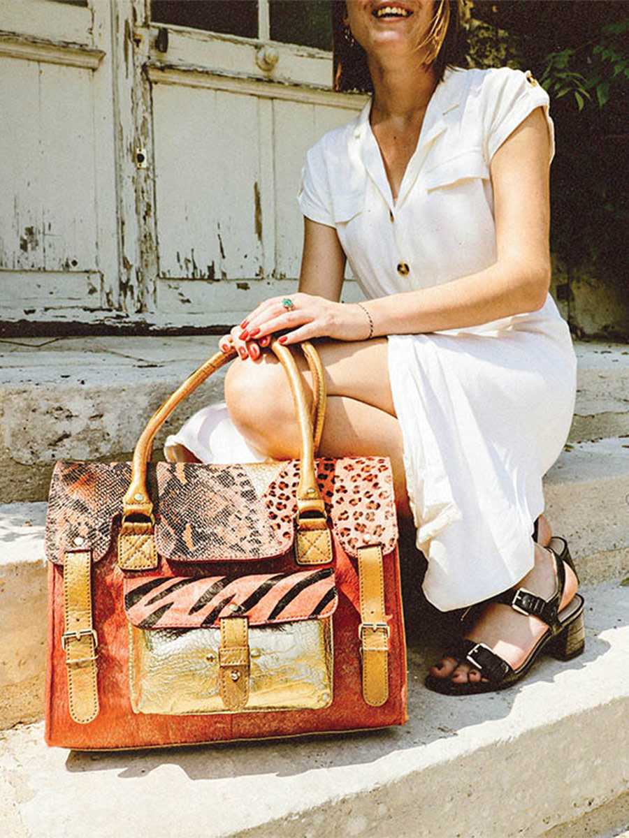 foto-portafoglio-borsa-a-tramoggia-in-pelle-da-donna-rosa-dorata-lerive-gauche-m-chimere-rosa-dorata-paul-marius-w01m-ch-pi-g