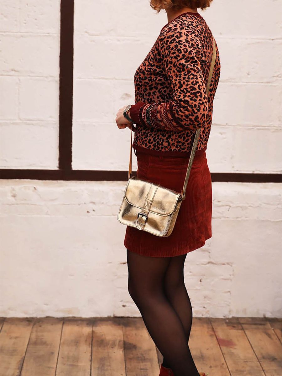 foto-portafoglio-piccola-borsa-a-tramonto-in-pelle-donna-dorata-l'essentiel-dorata-paul-marius-m21-g