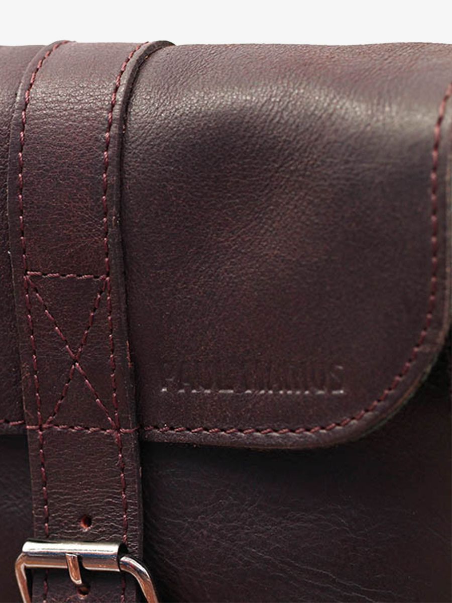 foto-materiale-piccola-borsa-a-tracolma-in-pelle-da-donna-nera-lessentiel-indus-paul-marius-m21-d