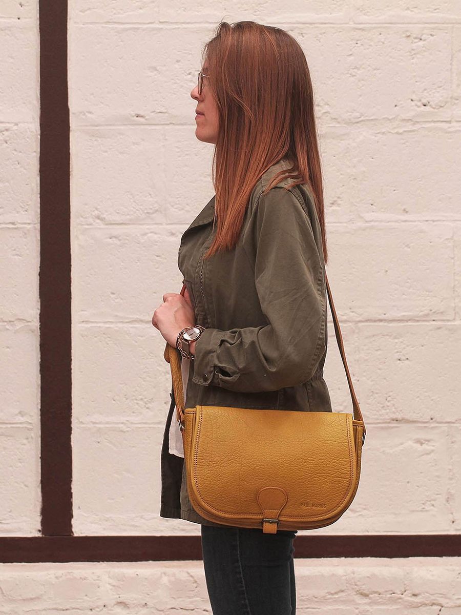 foto-portafoglio-borsa-a-tramonto-in-pelle-da-donna-gialla-levagabond-safran-paul-marius-m44l-y