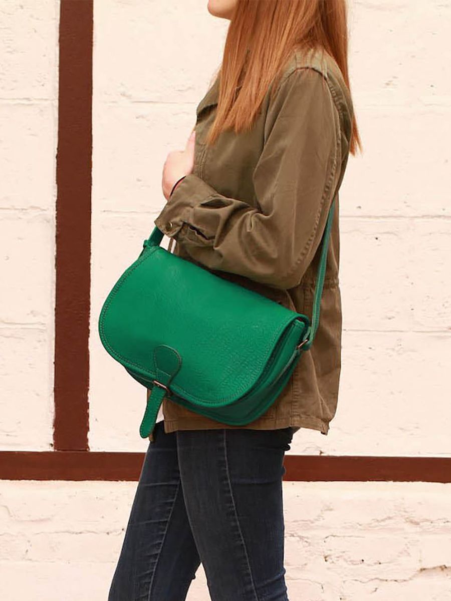 foto-vista-frontale-borsa-a-tramonto-in-pelle-donna-verde-levagabond-verde-giungla-paul-marius-m44l-gr