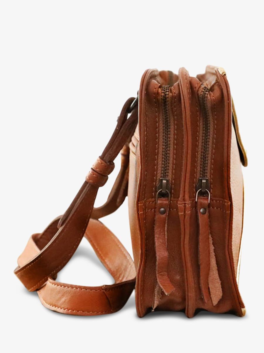 foto-vista-laterale-borsa-a-tramoggia-in-pelle-donna-marrone-dorato-legraphique-naturale-dorato-paul-marius-w17-l-g