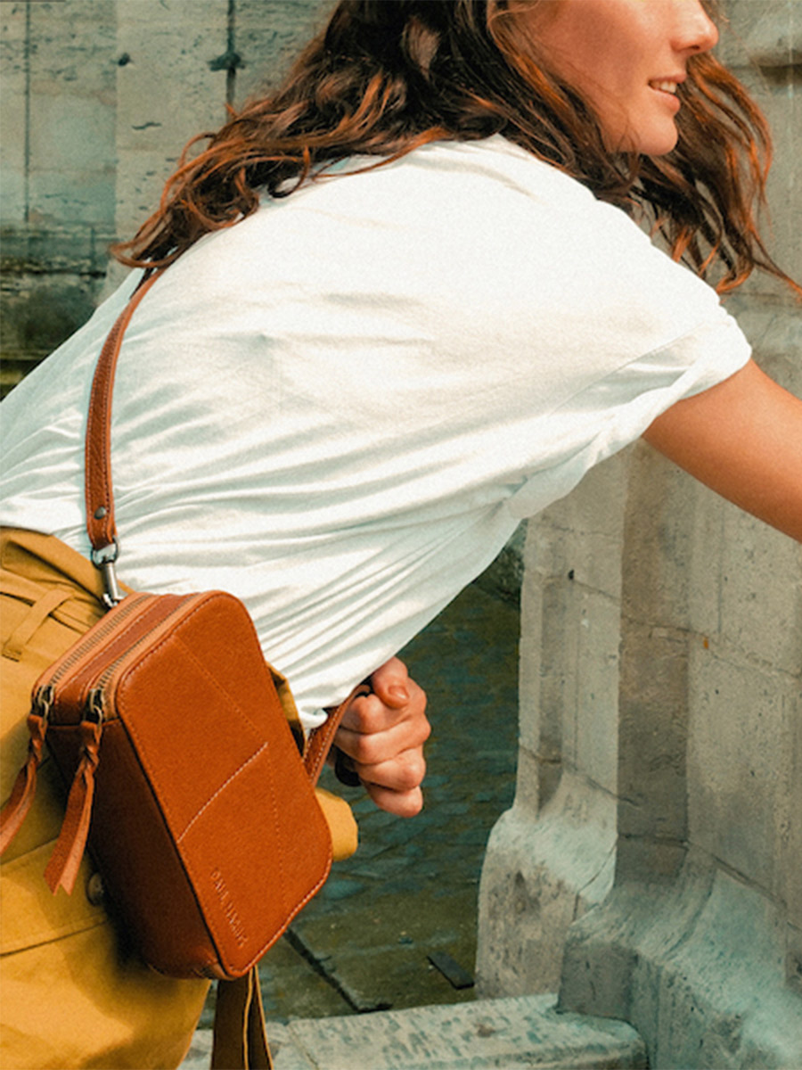 foto-portafoglio-borsa-cintura-in-pelle-donna-marrone-paula-naturale-paul-marius-m66-l