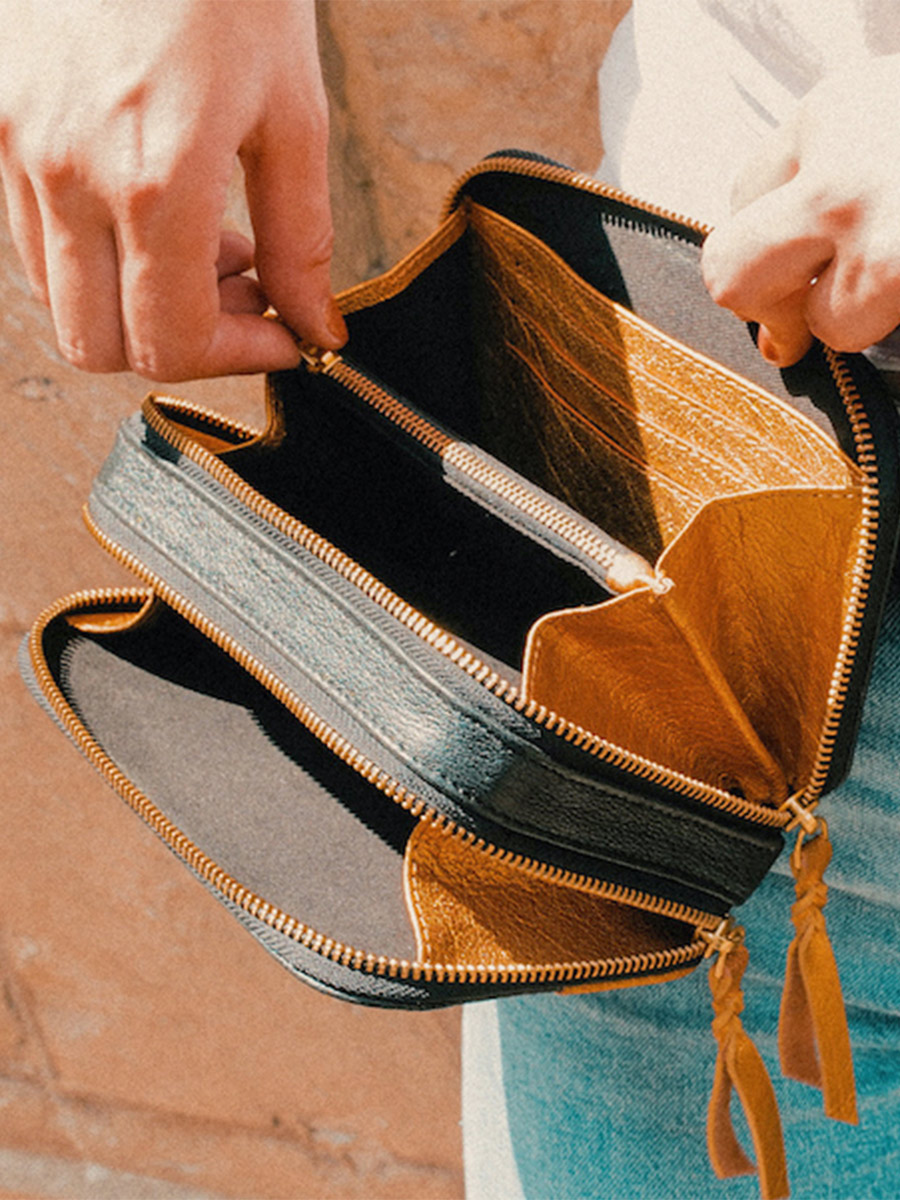 foto-portafoglio-borsa-cintura-in-pelle-donna-nero-dorato-paula-nero-dorato-paul-marius-m66-b-g