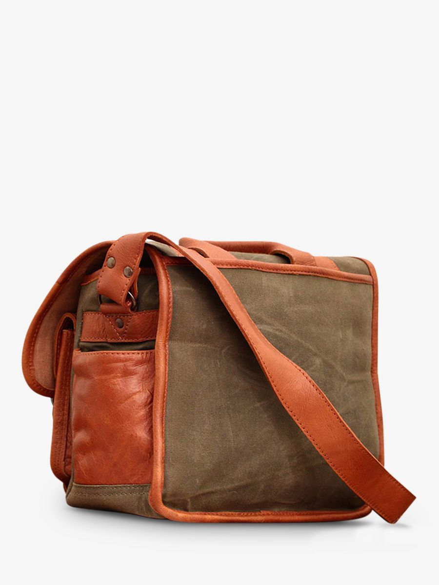 foto-vista-posteriore-borsa-fotografica-in-pelle-argentica-verde-lepetitreporter-tela-verde-kaki-paul-marius-m10-gc