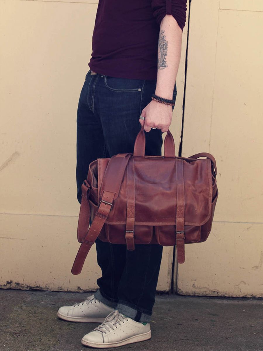 foto-vista-laterale-borsa-fotografica-in-pelle-argentica-nera-lereporter-indus-paul-marius-m54-d