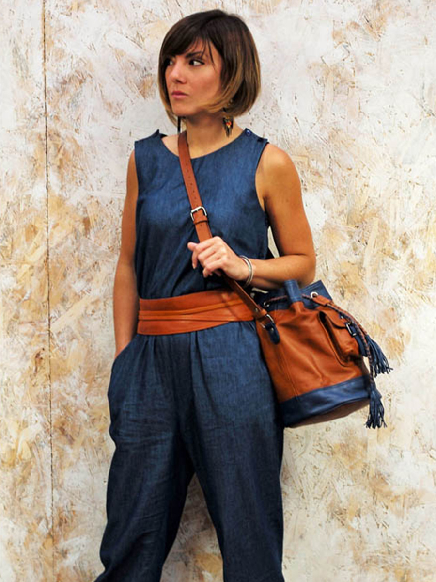 foto-portafoglio-borsa-a-secchiello-in-pelle-da-donna-marrone-blu-leflâneur-naturale-blu-paul-marius-m303-b-l