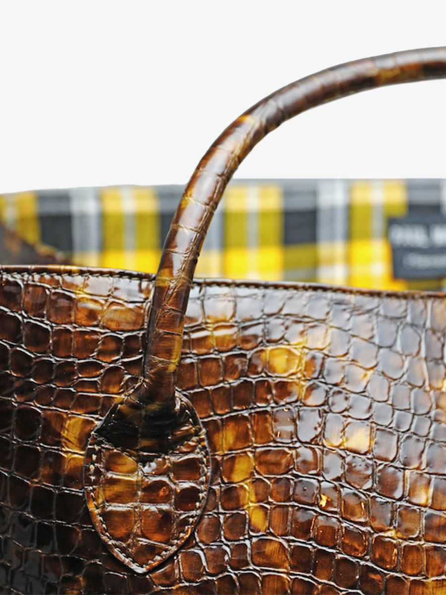 foto-materiale-grande-borsa-da-viaggio-in-pelle-uomo-argento-rouen-delhi-caimano-ambra-verniciato-paul-marius-m105-c-am