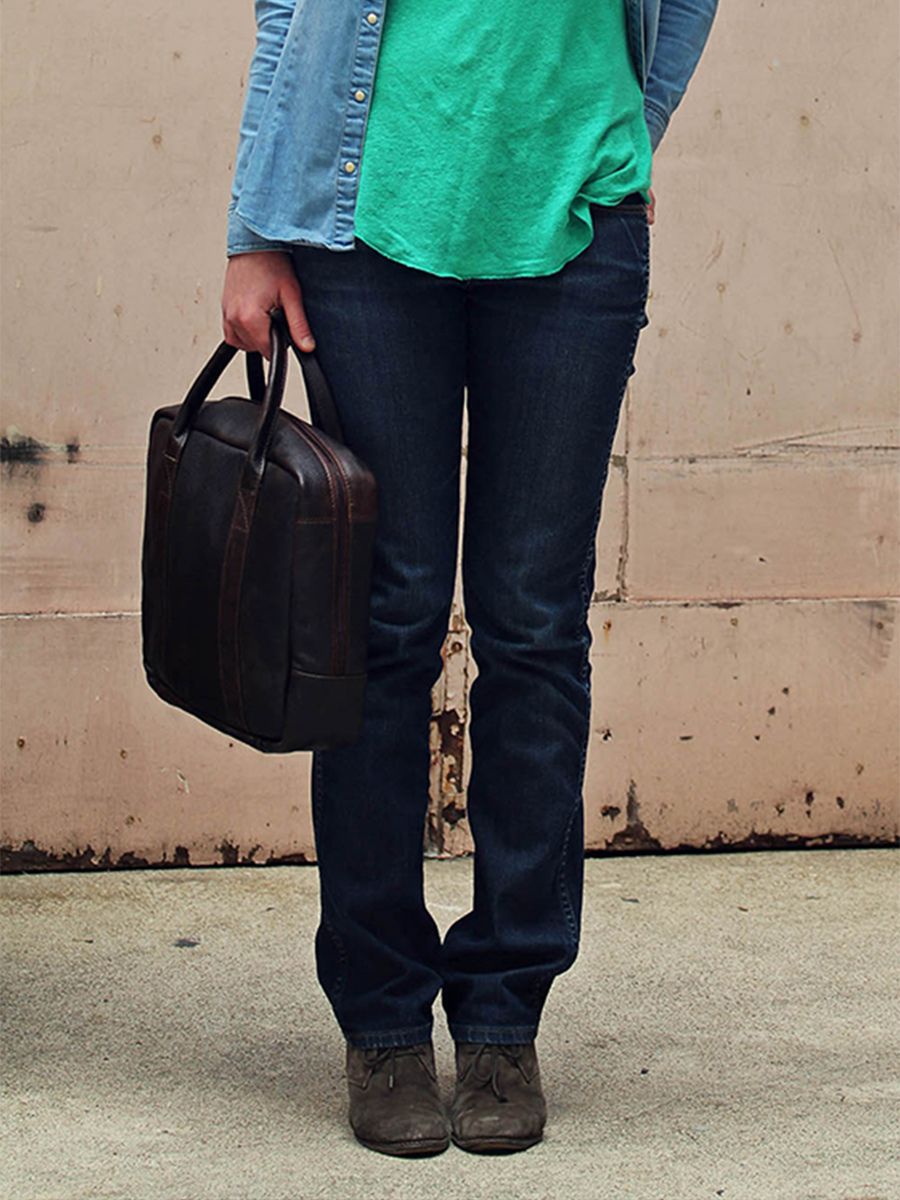 foto-vista-laterale-borsa-porta-computer-in-pelle-nera-lemecanographe-indus-paul-marius-m22-d