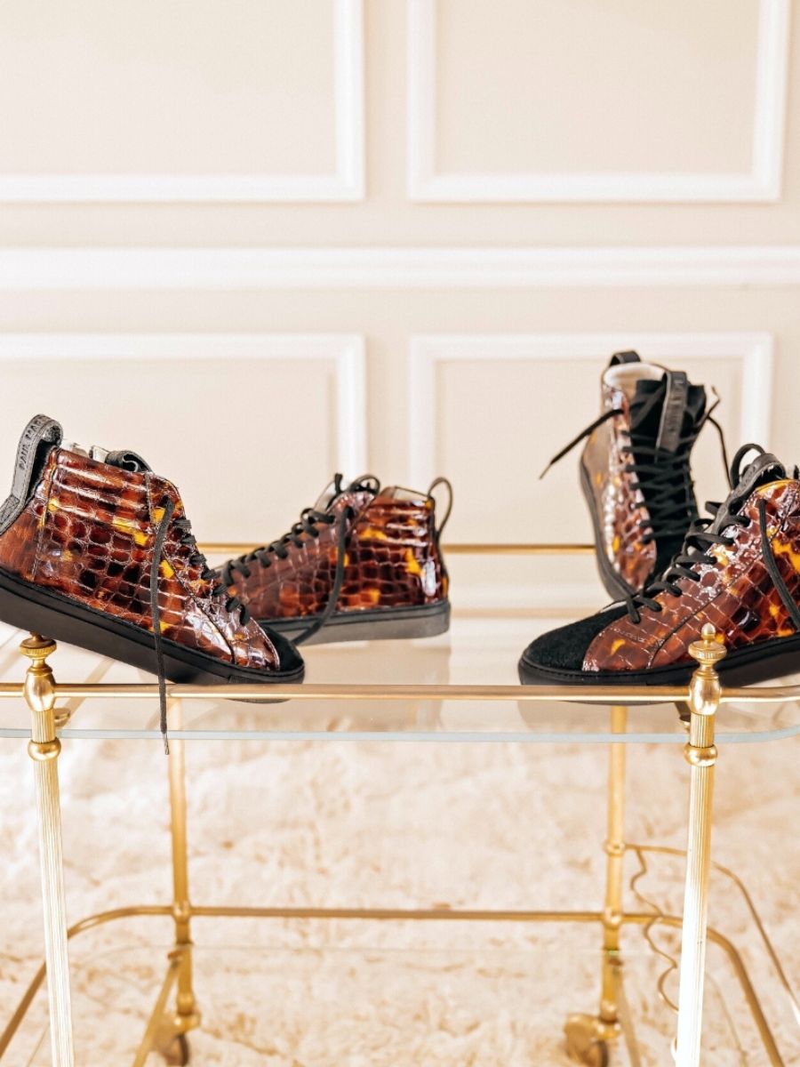 foto-vista-laterale-sneaker-donna-pelle-marrone-pm001-caimano-ambra-verniciato-paul-marius-pm001-c-am-s36