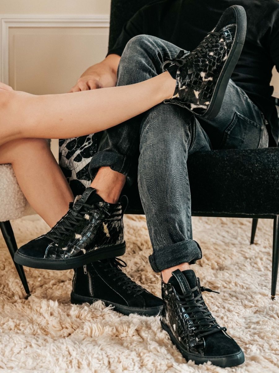 foto-vista-frontale-sneaker-donna-pelle-nera-pm001-caimano-nero-verniciato-paul-marius-pm001-c-b-s36