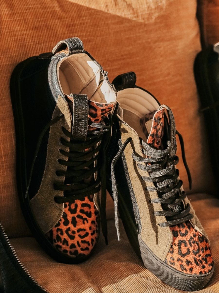foto-vista-laterale-sneaker-donna-pelle-leopardata-marrone-nero-pm001-leopard-naturel-noir-kaki-paul-marius-pm001-lp-l-b-k-s36