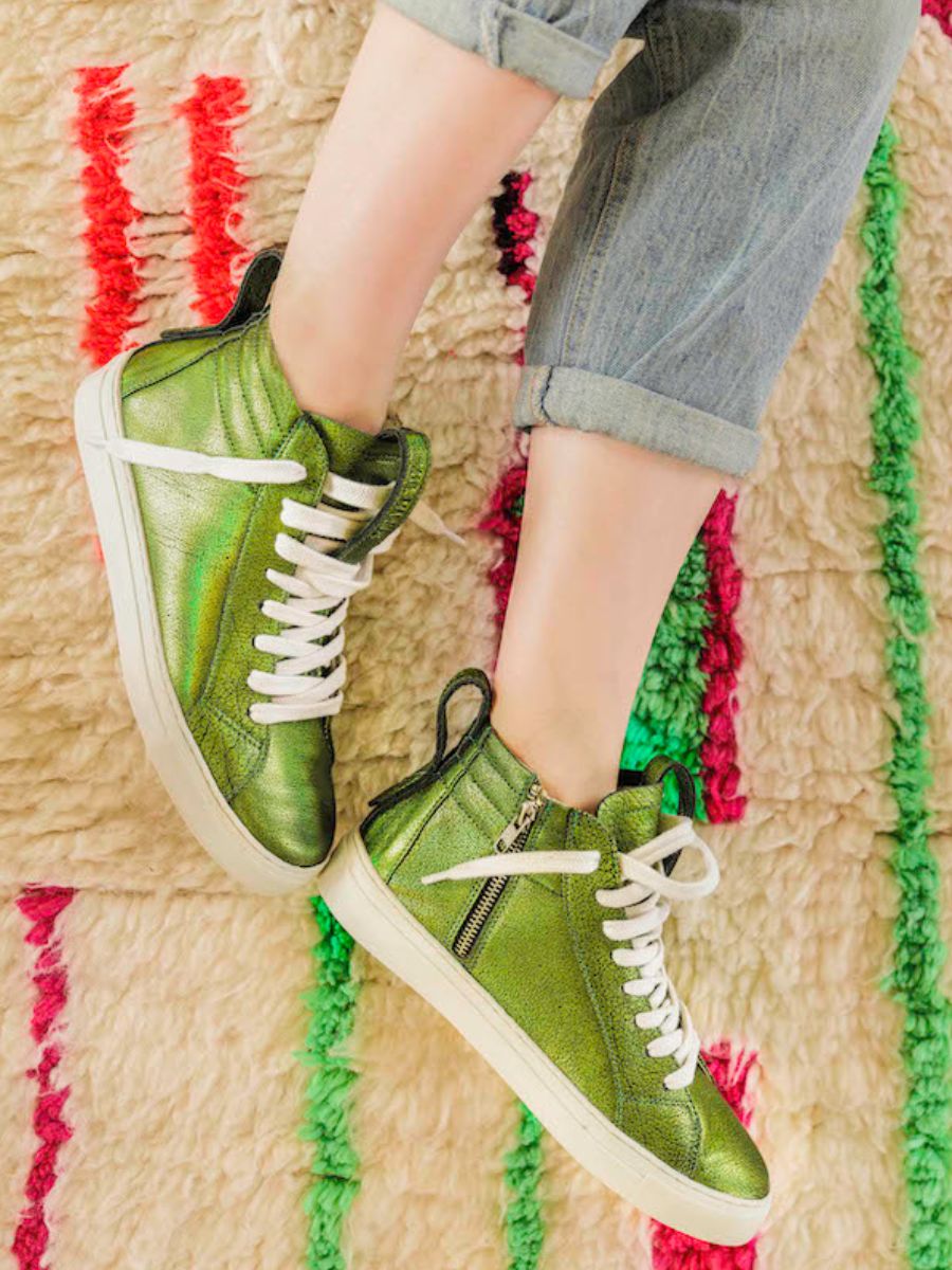 foto-portafoglio-sneaker-donna-in-pelle-verde-pm001-assenzio-paul-marius-pm001-gr-b-s35-