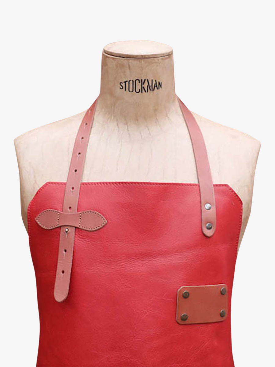 foto-vista-frontale-grembiule-in-pelle-da-giardinaggio-rosso-letablier-in-pelle-rosso-carmine-paul-marius-apron-leather-r