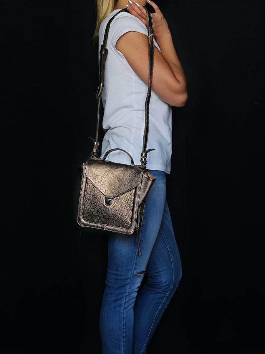 foto-portafoglio-borsa-a-tramonto-in-pelle-donna-cuffia-paul-marius-w20-c