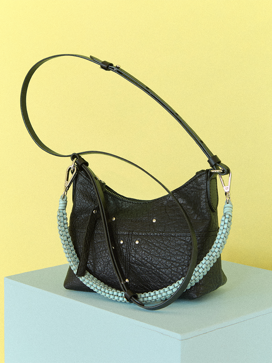 Foto dettaglio del materiale, piccola borsa a tracolla in pelle nera, PAUL MARIUS LeLoustic Nero
