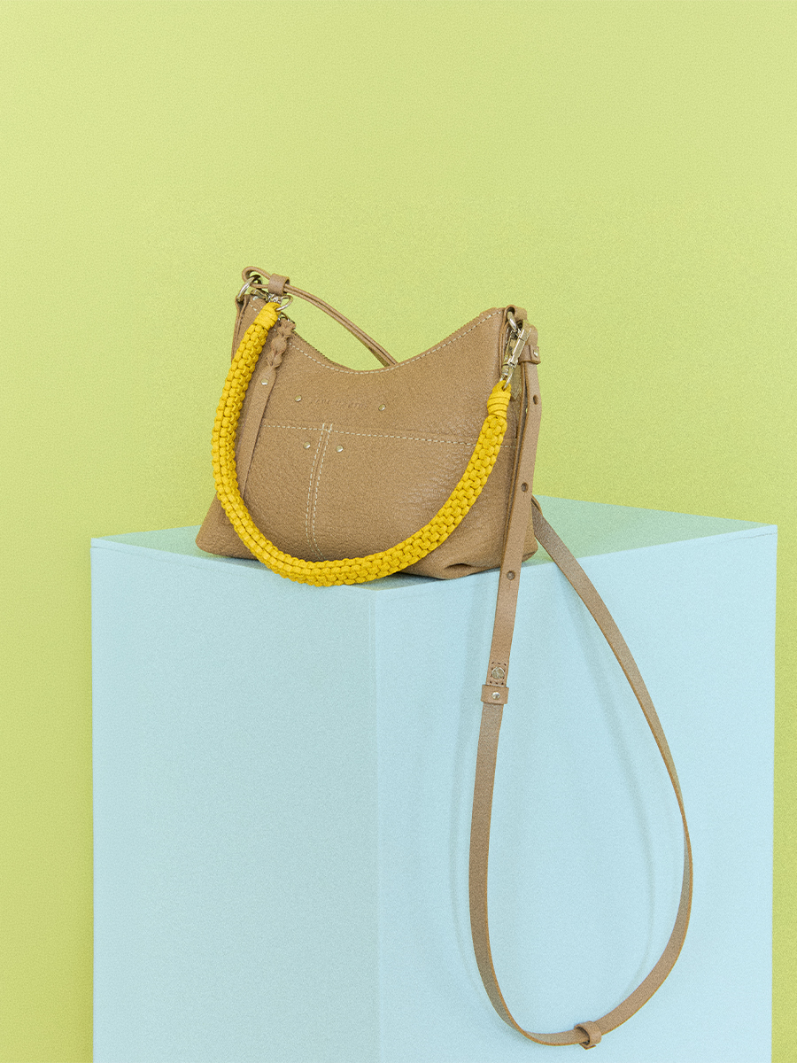 Foto dettaglio del materiale, piccola borsa a tracolla in pelle talpa, PAUL MARIUS LeLoustic Talpa