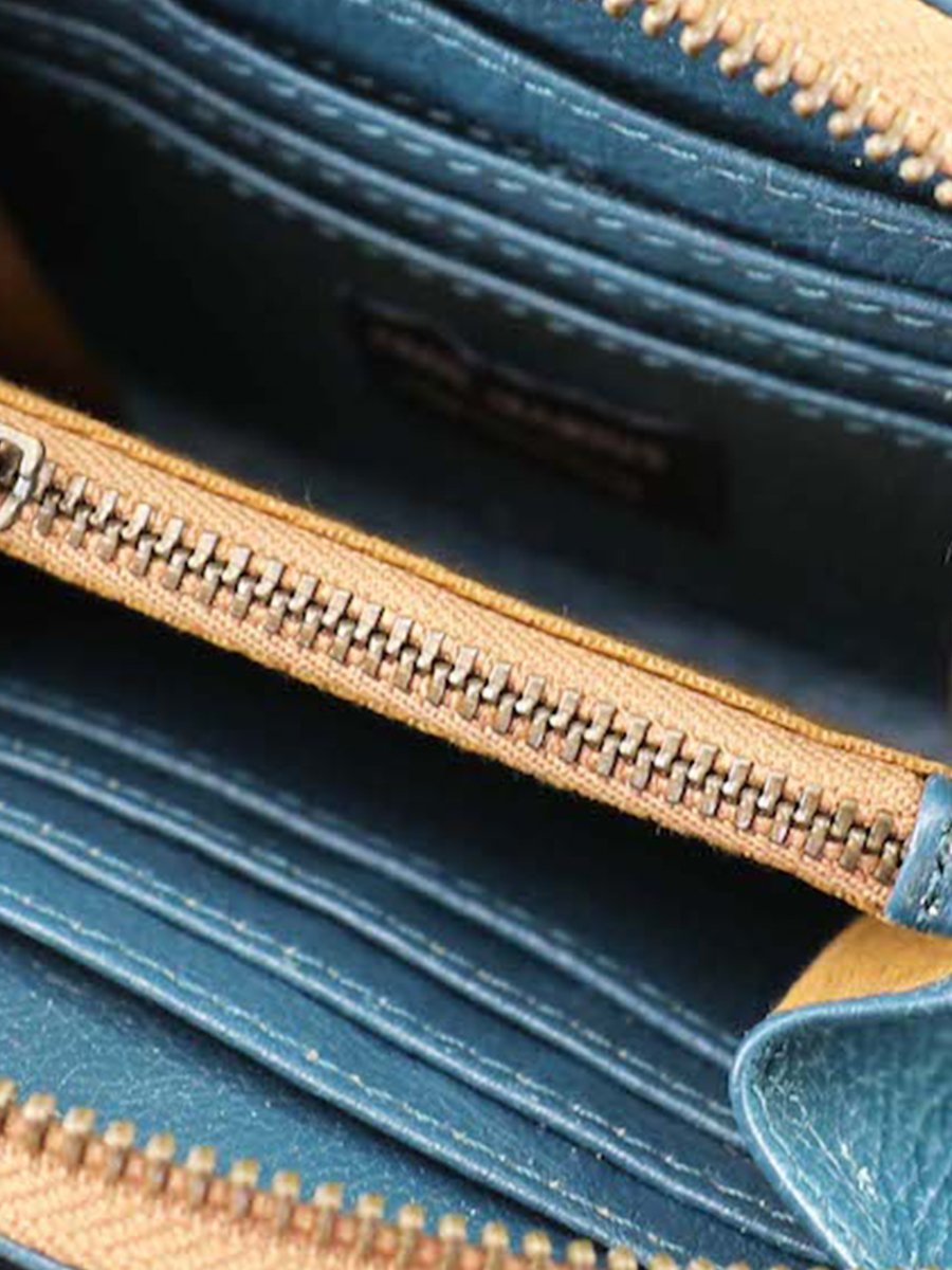 foto-interno-portafoglio-in-pelle-donna-blu-leportefeuille-manon-blu-piscina-paul-marius-m32-blu