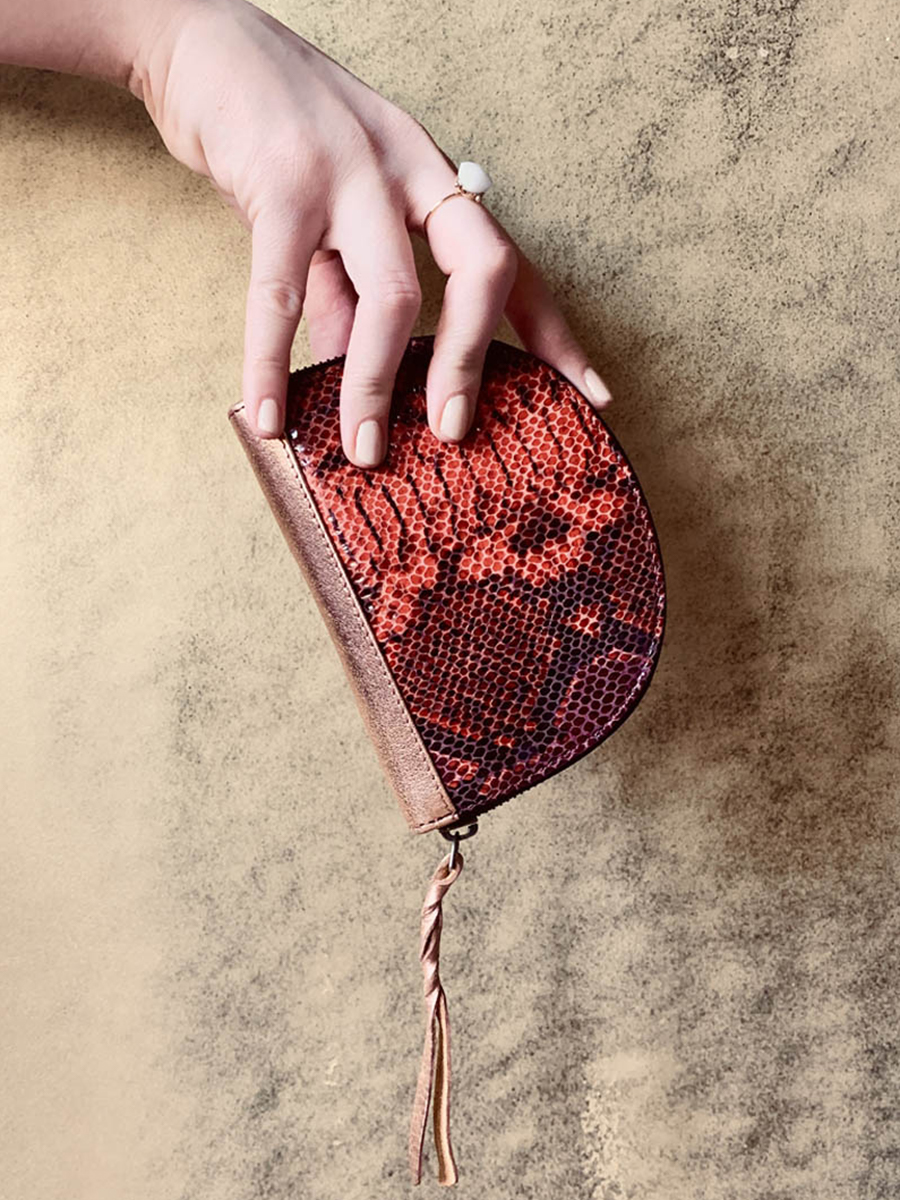 foto-portafoglio-in-pelle-da-donna-rosso-leportefeuille-manon-python-rosso-granato-paul-marius-m32-p-rg-g-pi