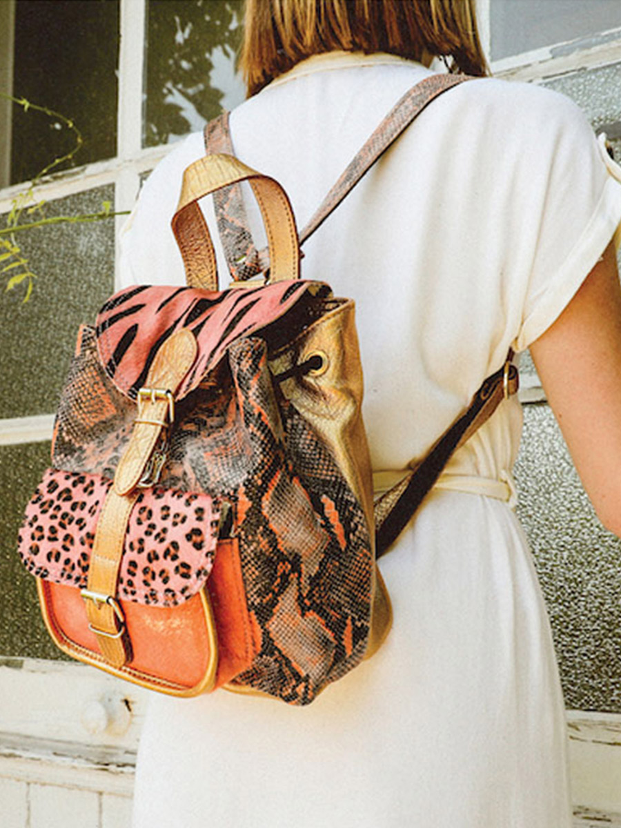 foto-vista-laterale-zaino-in-pelle-donna-rosa-dorata-lebaroudeur-chimere-rosa-dorata-paul-marius-m40-ch-pi-g