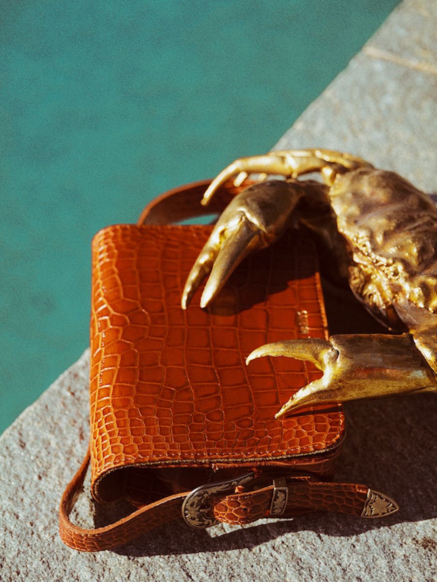 foto-portafoglio-borsa-a-tramoggia-in-pelle-donna-marrone-lebaguette-alligator-cocktail-ambra-paul-marius-w29-a-l