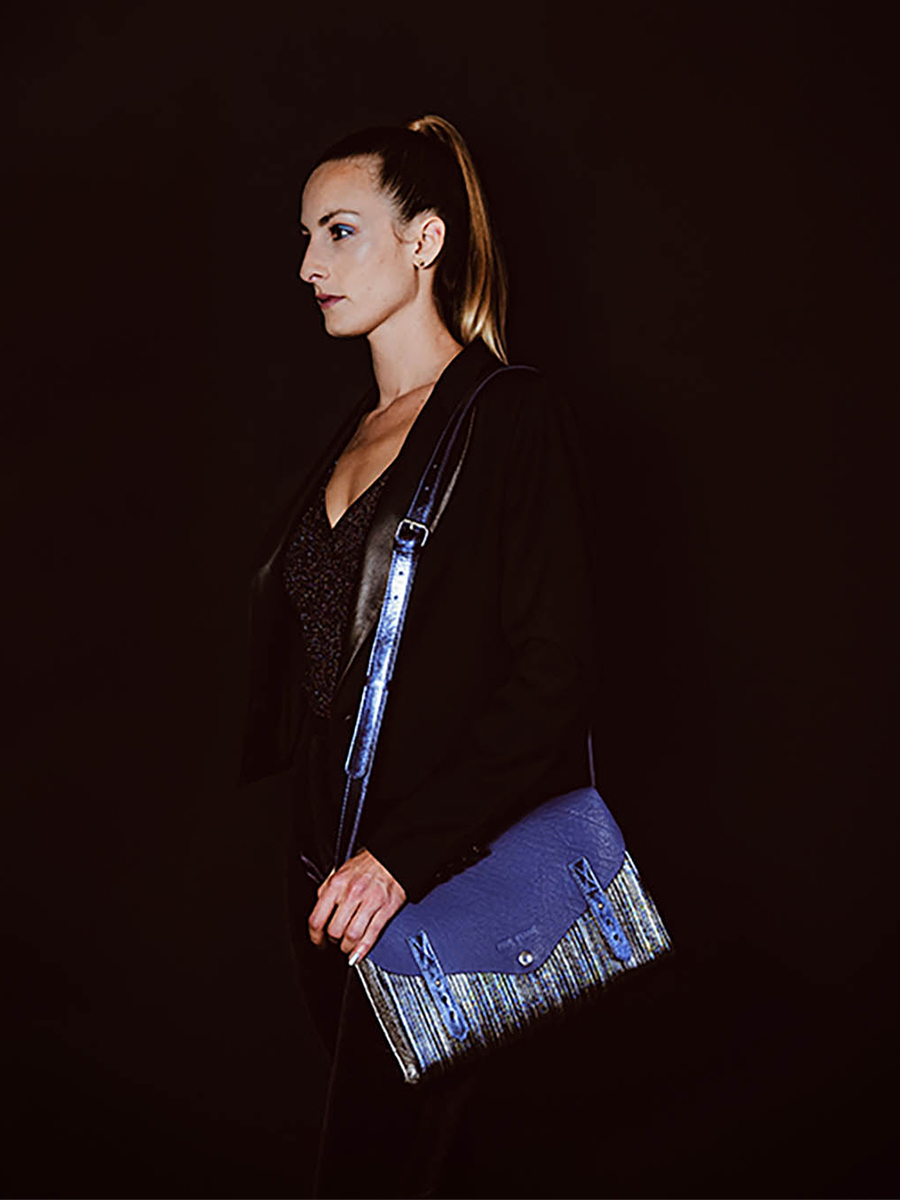 foto-vista-posteriore-borsa-a-tramoggia-in-pelle-donna-lindispensable-cosmos-paul-marius-w08-cs