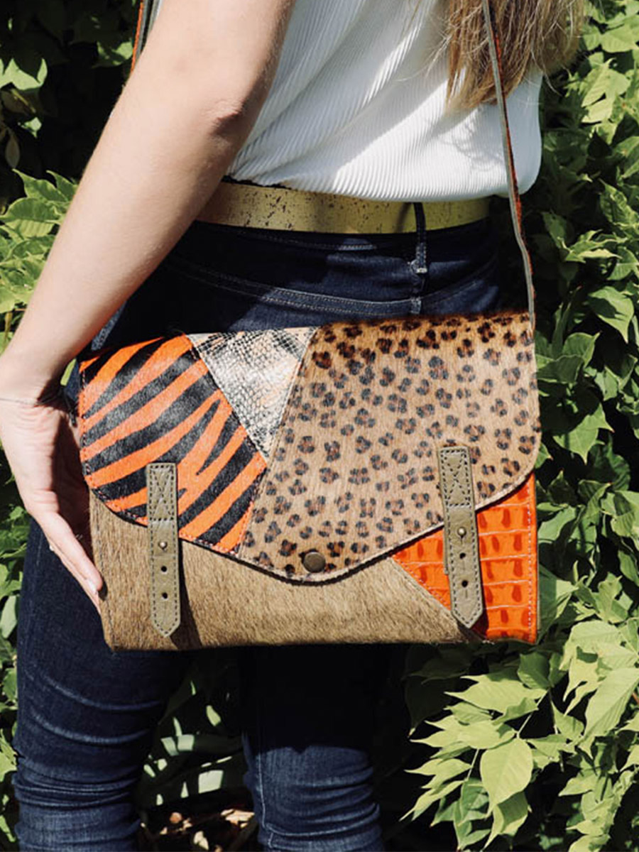 foto-portafoglio-borsa-a-tramoggia-in-pelle-da-donna-arancione-verde-lindispensable-chimere-arancione-kaki-paul-marius-w08-ch-o-k