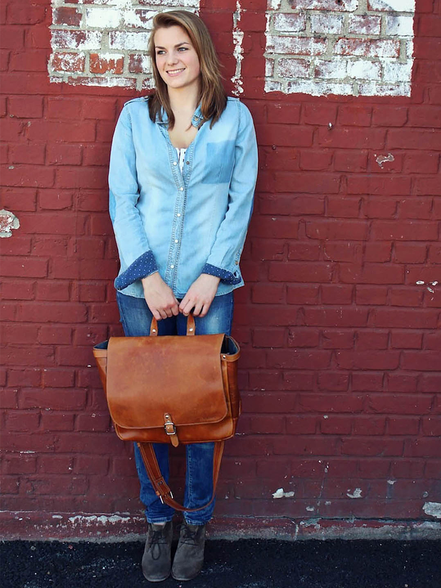 foto-materiale-portadocumenti-in-pelle-retrò-vintage-marrone-lepostier-m-naturale-paul-marius-m07s14-l