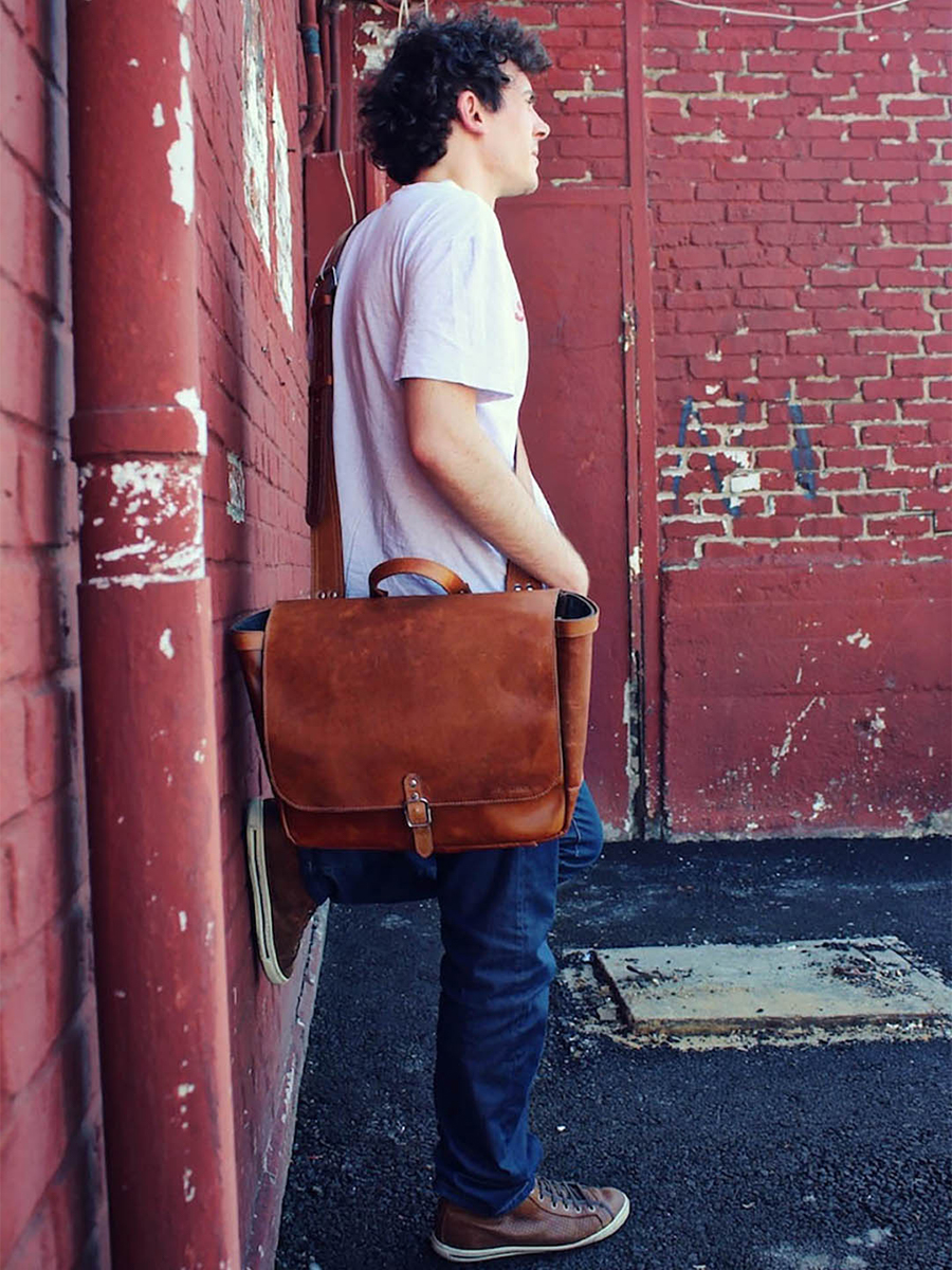 foto-portadocumenti-in-pelle-retrò-vintage-marrone-lepostier-m-naturale-paul-marius-m07s14-l