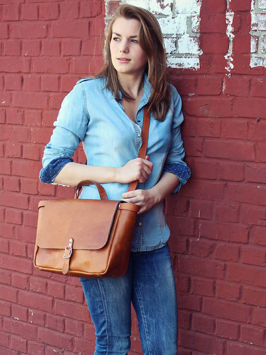 foto-portadocumenti-in-pelle-retrò-vintage-marrone-lepostier-s-naturale-paul-marius-m07s12-l