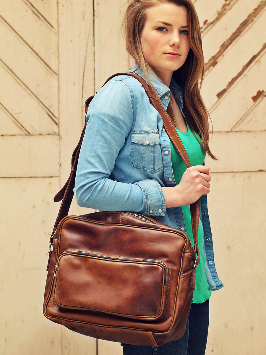 foto-portafoglio-borsa-48h-in-pelle-uomo-marrone-leretro-naturale-paul-marius-m15-l