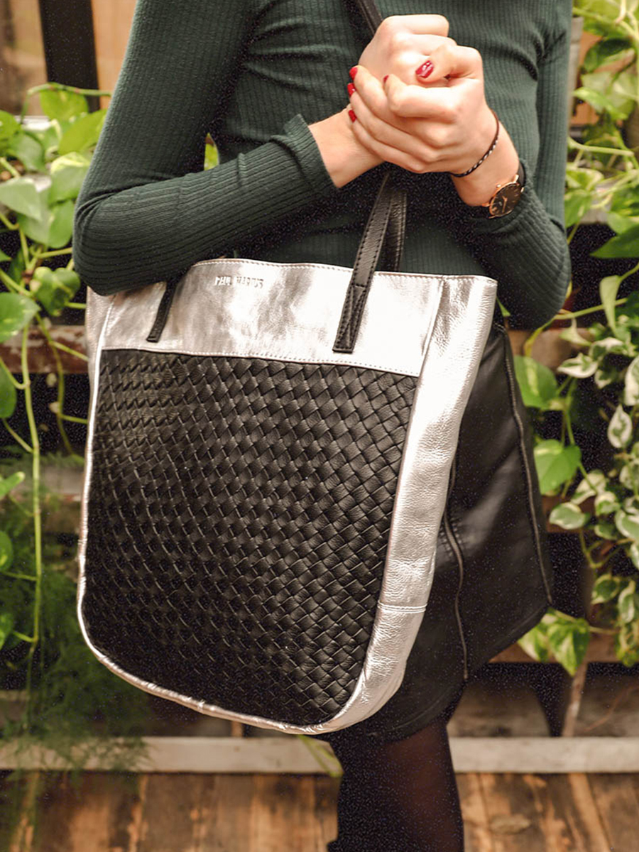 foto-portafoglio-borsa-donna-in-pelle-argento-nero-lecomplice-argento-nero-paul-marius-w21-s-b