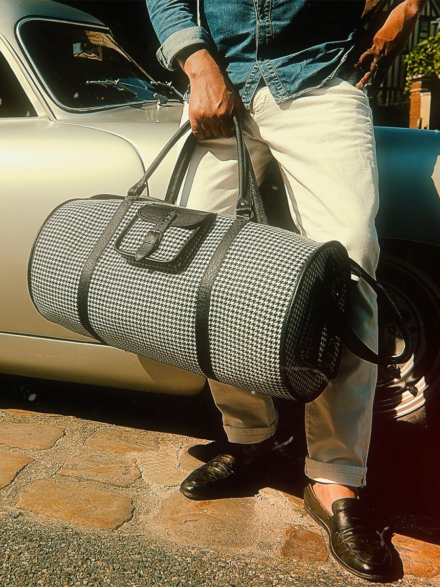 foto-portata-borsa-da-viaggio-in-pelle-nera-levoyageur-xl-grand-prix-nera-paul-marius-m08s60-hs-b