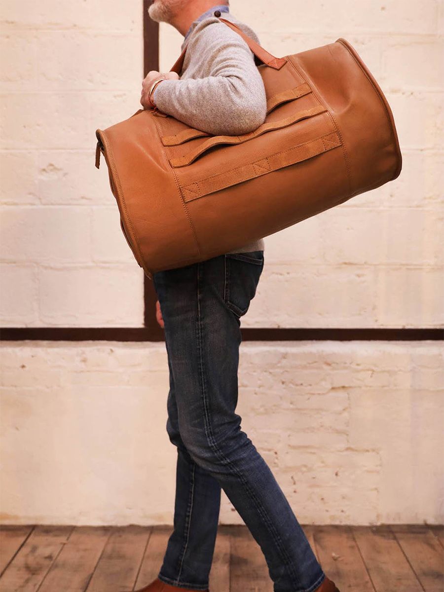 foto-vista-frontale-grande-borsa-da-viaggio-in-pelle-uomo-beige-moncolonel-sable-paul-marius-m104-n