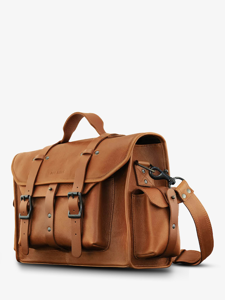 foto-vista-laterale-borsa-moto-in-pelle-marrone-lenomade-m-naturale-olio-paul-marius-m100m-ol