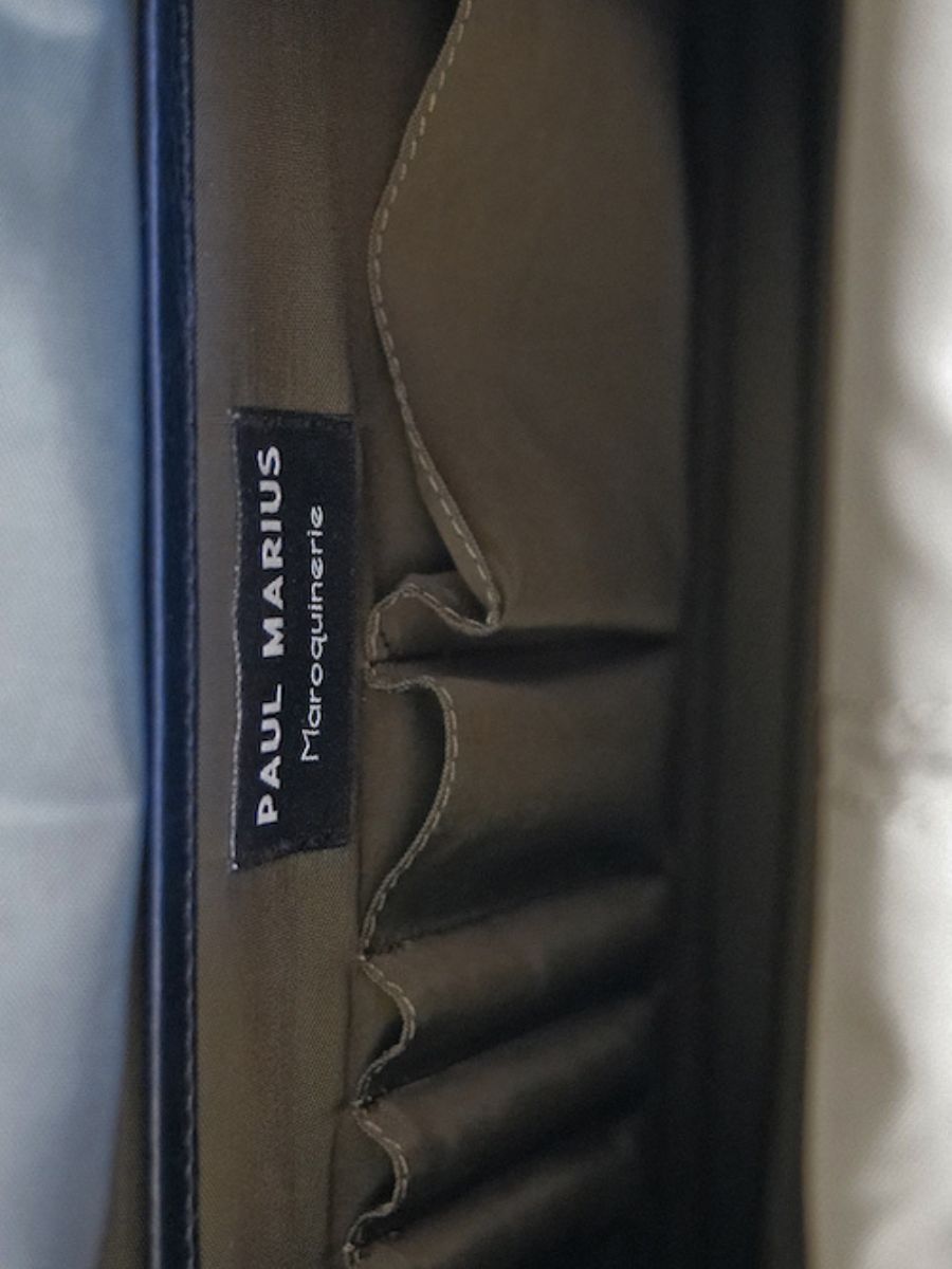 foto-interno-borsa-moto-in-pelle-nera-lenomade-m-nera-olio-paul-marius-m100m-obl