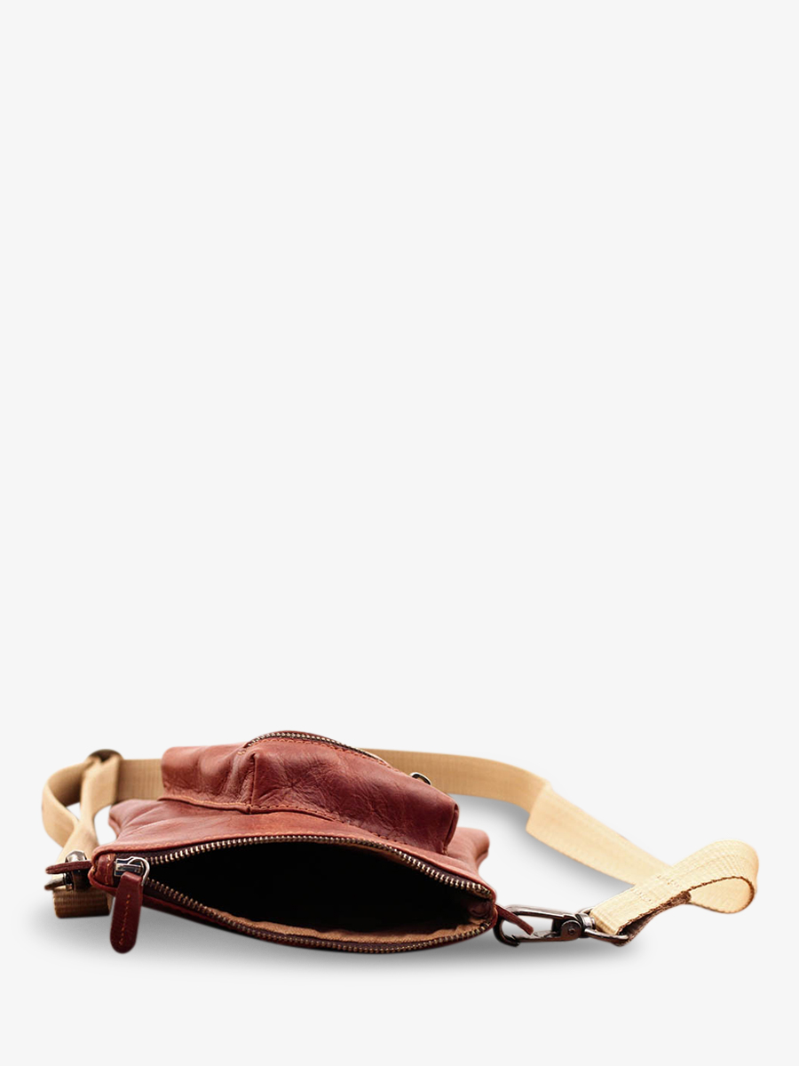 foto-vista-laterale-borsa-da-uomo-in-pelle-marrone-lapochette-de-paul-naturel-paul-marius-m05-l