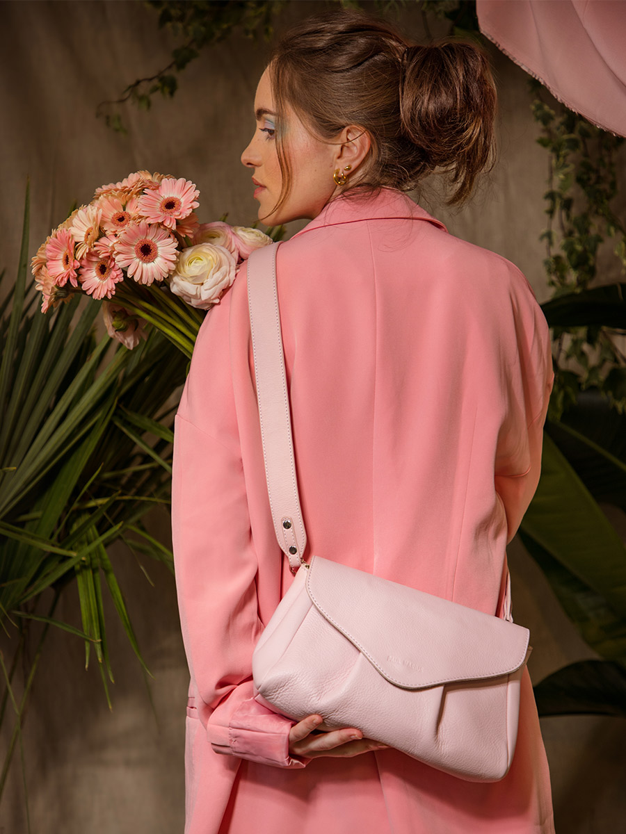 foto-materiale-borsa-a-tramonto-in-pelle-rosa-suzon-m-pastel-poudre-paul-marius-w25m-pt-pi