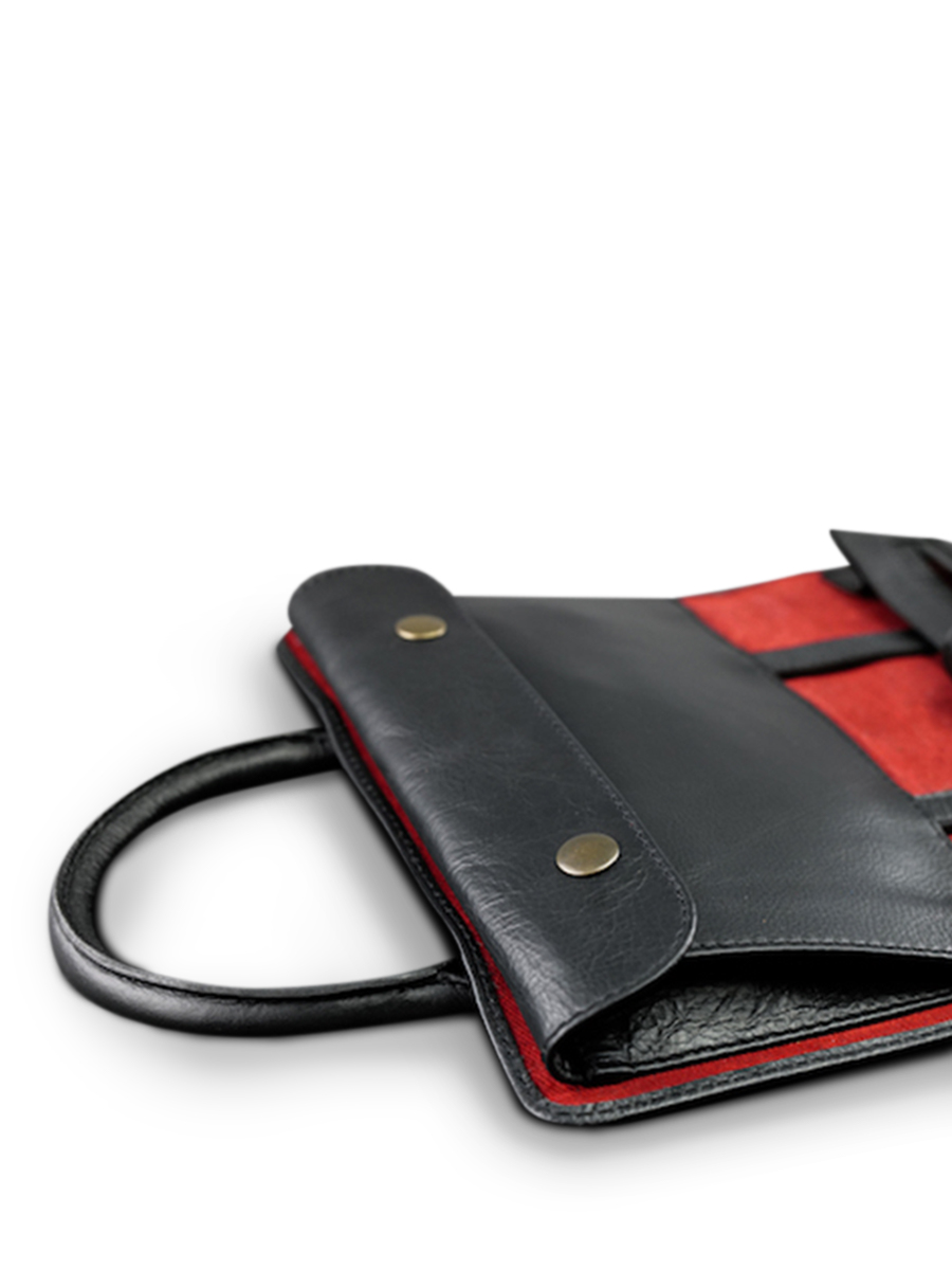 foto-materiale-trousse-da-toilette-in-pelle-nera-latrousse-depliable-noir-paul-marius-m502-b